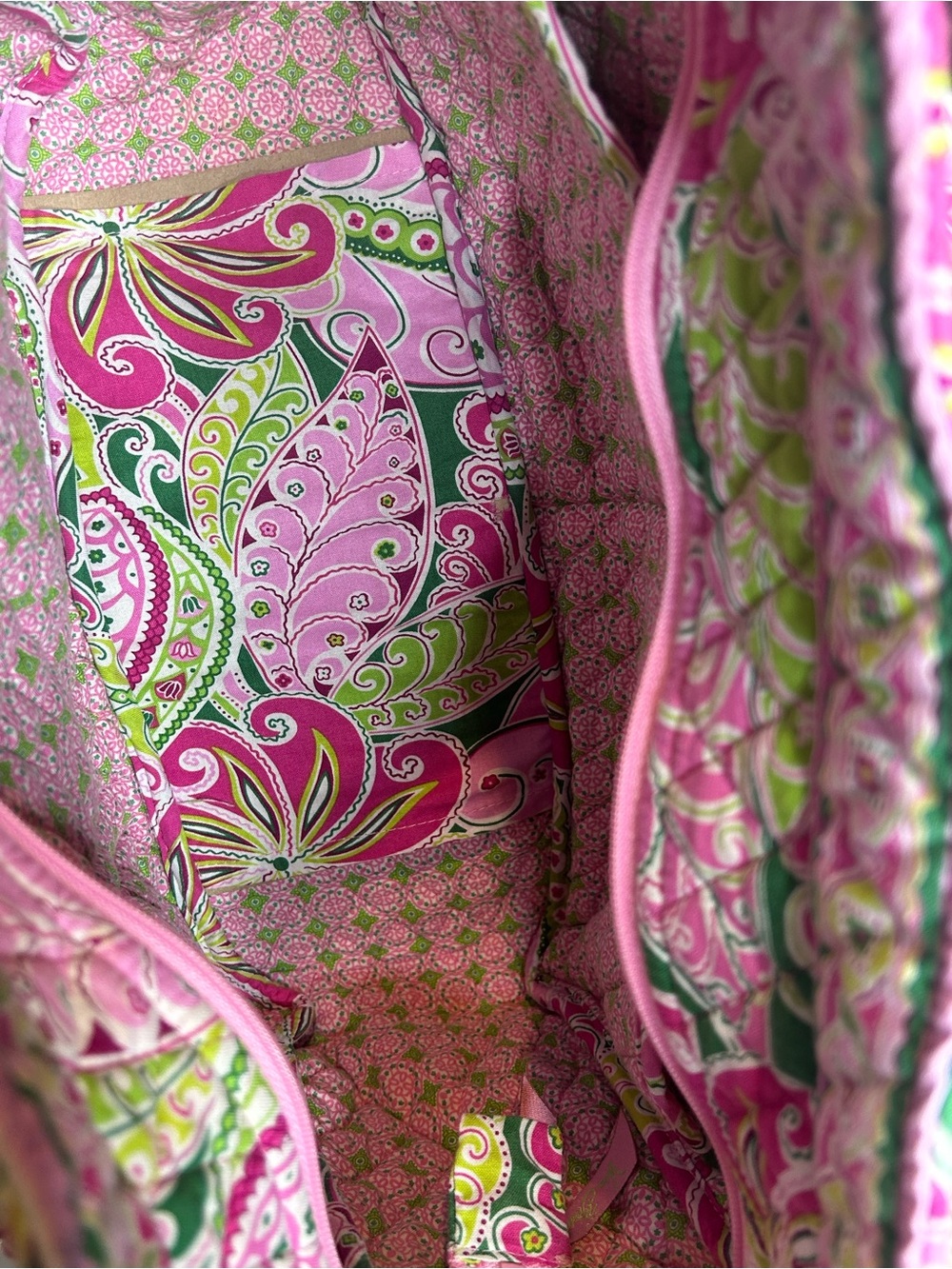 Vera Bradley Retired Rare Pinwheel Pink Super Tote 16H x 18W x 8D - Picture 6 of 10